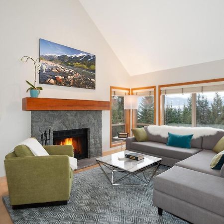 Painted Cliff 11 | Dog Friendly! Ski-In Ski-Out Benchlands Townhome W/ Hot Tub & Fireplace 휘슬러 외부 사진