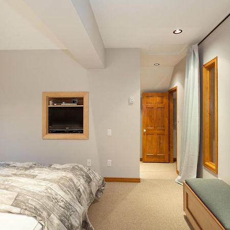 Painted Cliff 11 | Dog Friendly! Ski-In Ski-Out Benchlands Townhome W/ Hot Tub & Fireplace 휘슬러 외부 사진