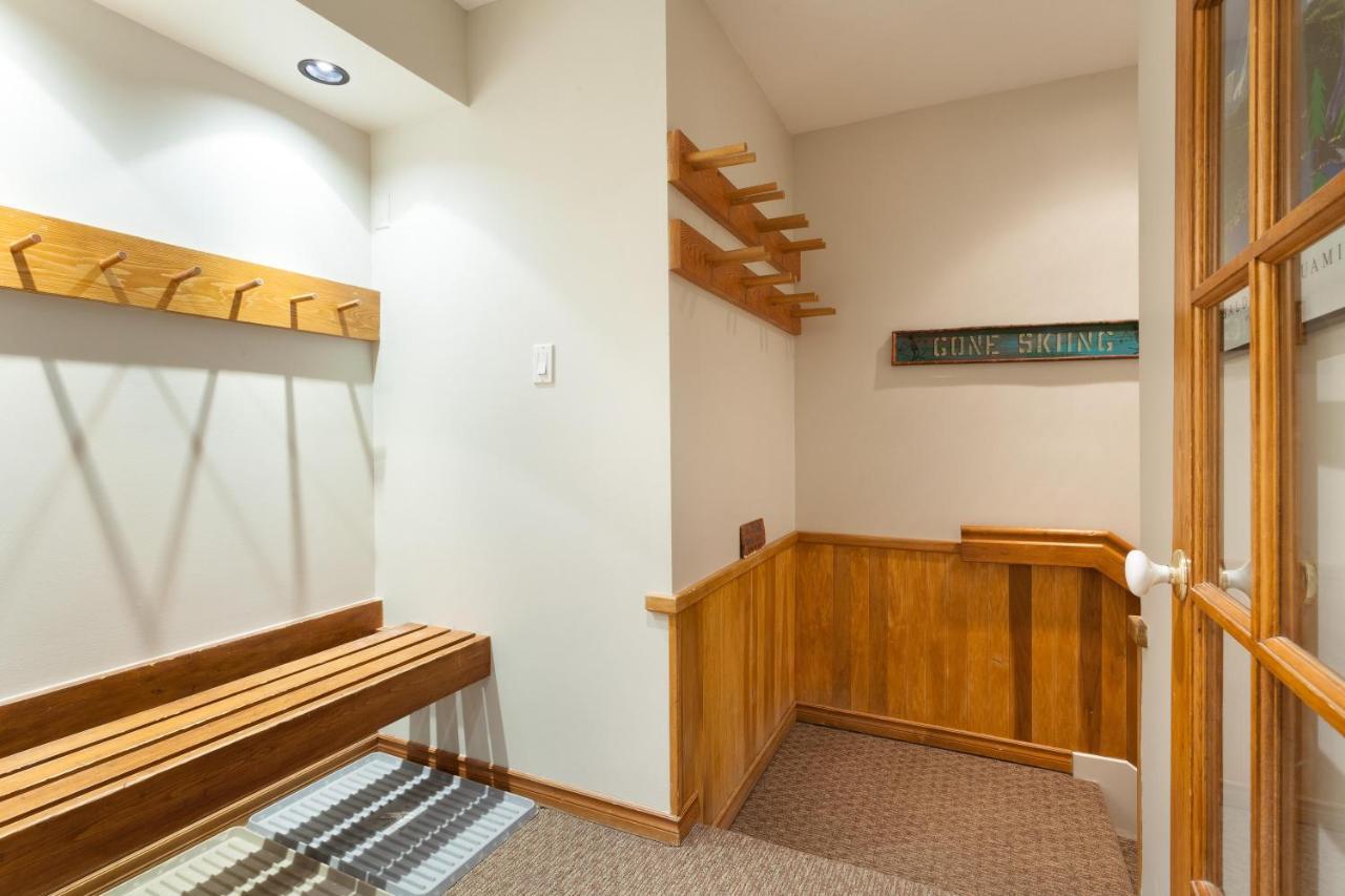 Painted Cliff 11 | Dog Friendly! Ski-In Ski-Out Benchlands Townhome W/ Hot Tub & Fireplace 휘슬러 외부 사진